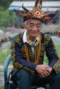 屏東縣來義鄉古樓村的排灣族耆老，攝於2007年10月13日田野採集中。