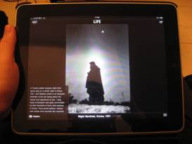 APP「LIFE」，讀者可飽覽LIFE典藏新聞影像與簡短文字報導，這是LIFE拍攝1951年韓戰期間，聯合國陣營的土耳其軍人，在酷寒夜裡巡邏之一