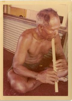帛琉傳統竹笛Ngaok吹奏