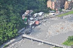 莫拉克颱風災後，臺東知本溪倒塌金帥大飯店臨近區域空照圖