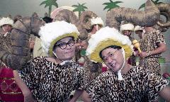 1991年2月5日華視新春綜藝特別節目「闔家團圓喜洋洋」。左起：許效舜、邰智源。(陳素貞攝)