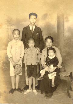 鄧雨賢與其家人