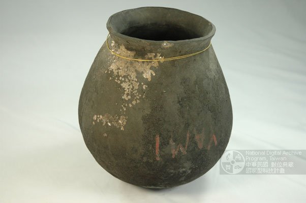 數位化物件以往名稱：陶鍋<br>文物名稱：陶鍋<br>英文名稱：pottery container<br>族語名稱：vanga