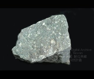 Ʀƪ󤤤W١GVۨ{ۨws<br>^W١Golivine hornblende two pyroxene andesite