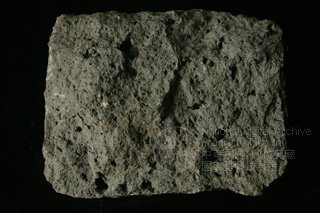 Ʀƪ󤤤W١GhժȪZ<br>^W١GVesicular Basalt